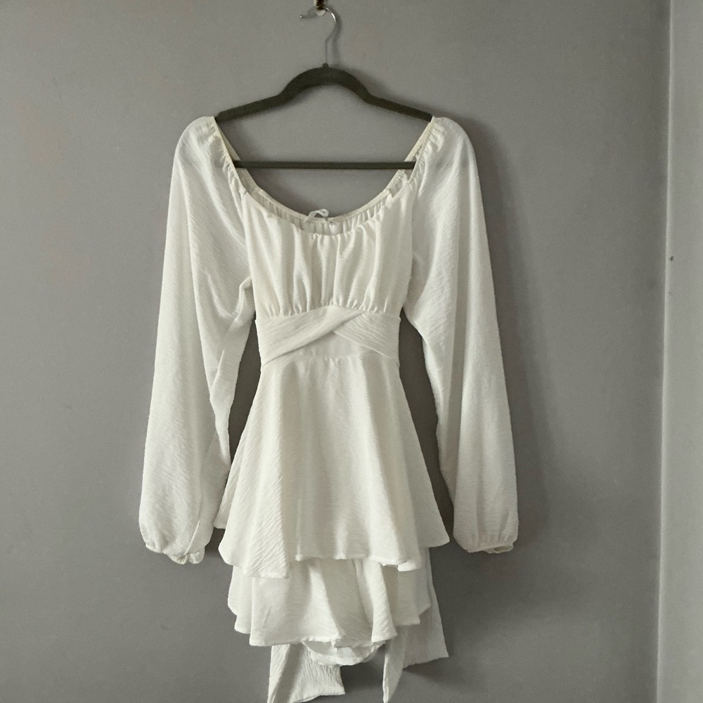 Elegant White Long Sleeve Romper - Picture 1 of 5